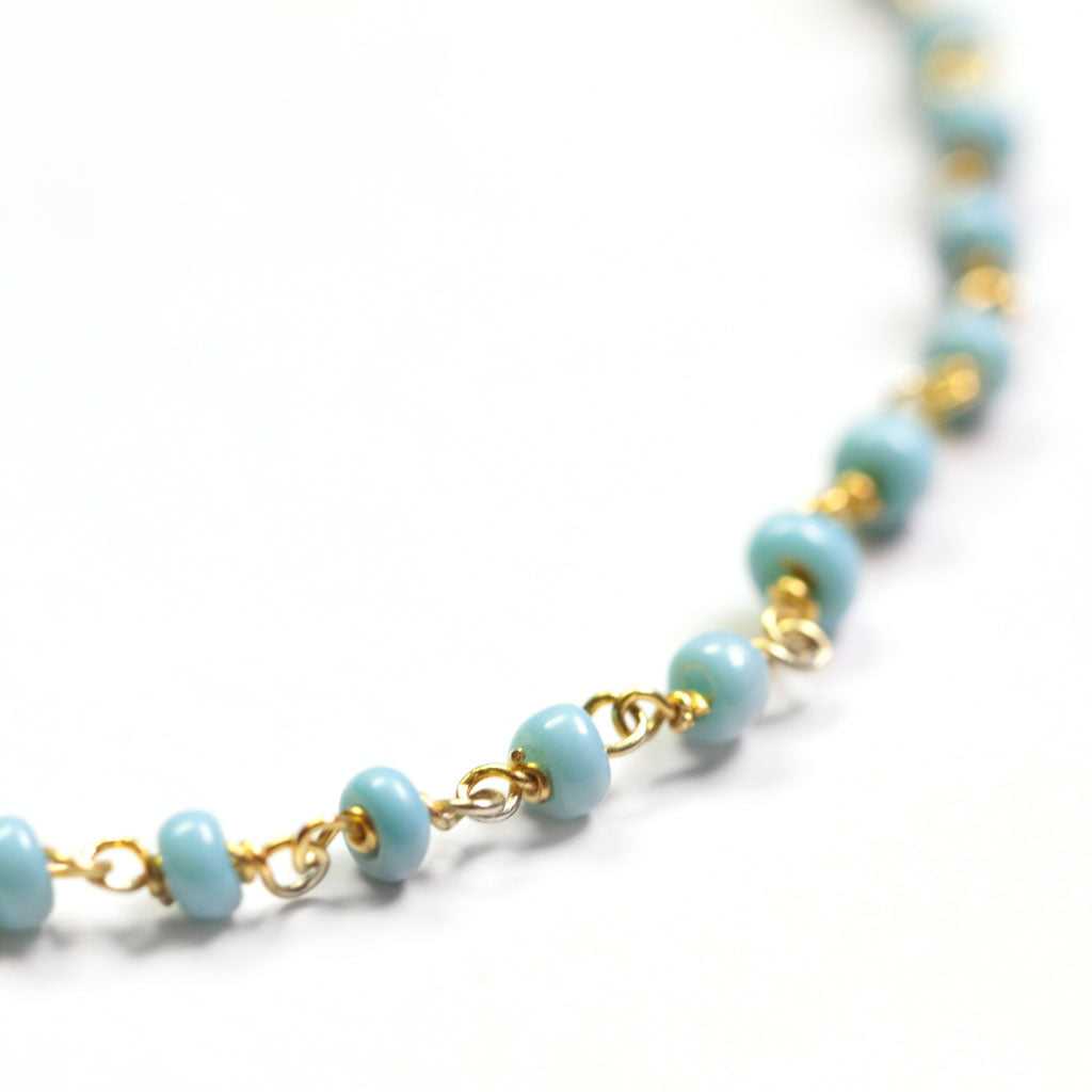 le fourbi de capucine bracelet en laiton plaqué or perles de verre cabochon serti pierre de lune BI 34 le FDC